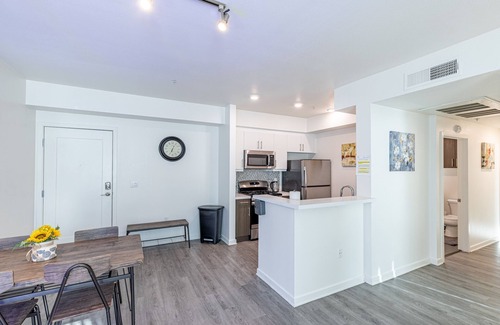 Hollywood Apartment | Heaven on Hollywood Furnished Apts - Vine