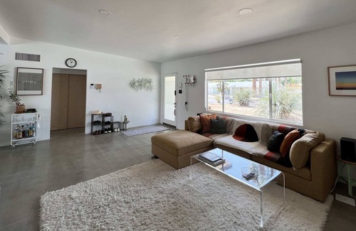 El Mirador House | Heaven or Palm Springs by Open Air Homes + Pool