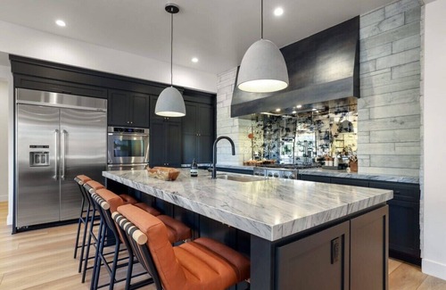 South Lake Tahoe Cabin | Heavenly Haven: Ski & Beach Getaway