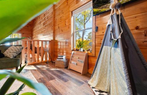 Sevierville Ski Chalet | Heavenly Heights by Ghosal Luxury Lodging