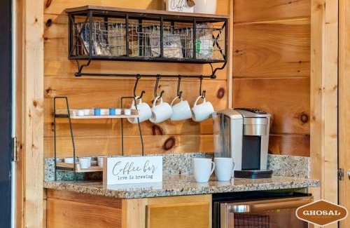 Sevierville Ski Chalet | Heavenly Heights by Ghosal Luxury Lodging