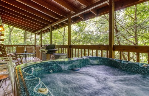 Gatlinburg Cabin | Heavenly Heights - Great Location! Close To All The Action! 2 Bedroom Cabin by Redawning