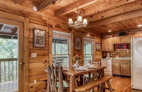 Gatlinburg Cabin | Heavenly Heights - Great Location! Close To All The Action! 2 Bedroom Cabin by Redawning