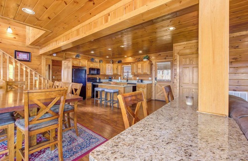Gatlinburg - Pigeon Forge Resort | Heavenly Hideaway is a stunning four-bedroom cabin located in Starr Crest Resort