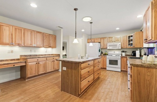 Brasstown House | Heavenly Hut - Bring the family!