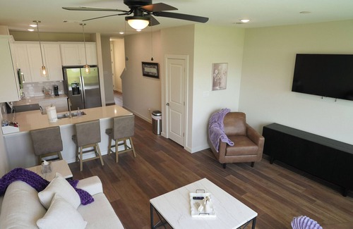 Stephenville House | “Heavenly” NEW 2025 LUXURY Townhome walking distance to Tarleton.