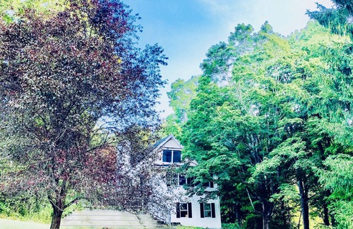 Sharon House | Heavenly summer getaway in Litchfield Hills, CT.