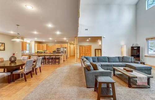 Bijou Park Acres House | Heavenly Valley Estate: Hot Tub, Pets