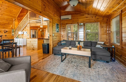Sevierville Ski Chalet | Heavenly Views Cabin - With Hot Tub and Mountain Views!