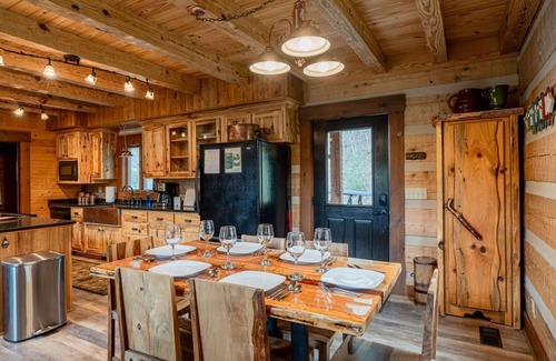 Topton Cabin | Heavens Ridge-3-bedroom Pet Friendly Luxury Log Cabin Rental, Mountain Views, 30 Minutes to Great Smokey Mountains, High Speed Internet, 3 Decks, Hot Tub in Nantahala NC