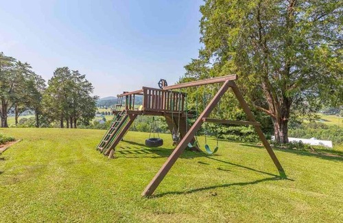 Dunlap House | Heaven’s View Lodge, Pool, Pet Friendly