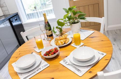 Mytholm House | Hebden Bridge Haven - Stylish, Cosy, Canal Side, Pet Friendly