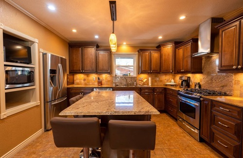 Heber Springs House | Heber Springs Home w/Heated Pool! Walk to Sandy Beach & Greers Ferry Lake!
