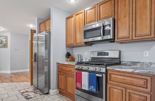 West Minot House | Hebron Hideaway!