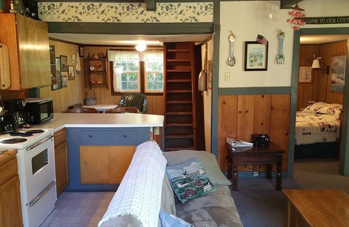 Florence Cottage | Heceta Coastal Cottage - Walk to the Beach!