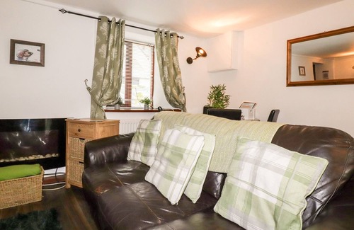 Kilkhampton House | HEDGEHOG COTTAGE, pet friendly, with a garden in Kilkhampton