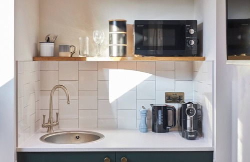 Wooler Apartment | Hedgehope @ Arlington House Hotel: Boutique Self Check-In Ensuite Room in Wooler