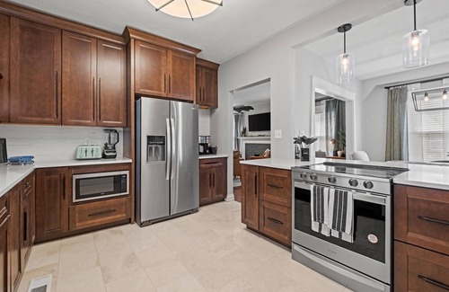 South Hyde Park House | Heights At Hyde Park Walk to Nelson + Streetcar + Parking!