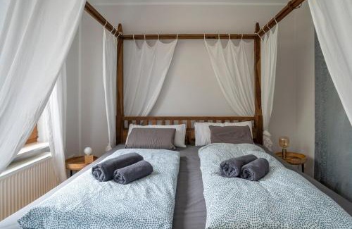Oberricklingen Apartment | Heimathafen Hannover- Big House with swimmingpool, sauna and garden