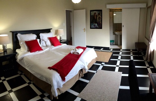 Gordon's Bay House | Helderberg Guesthouse