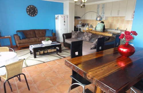 Gordon's Bay House | Helderberg Guesthouse