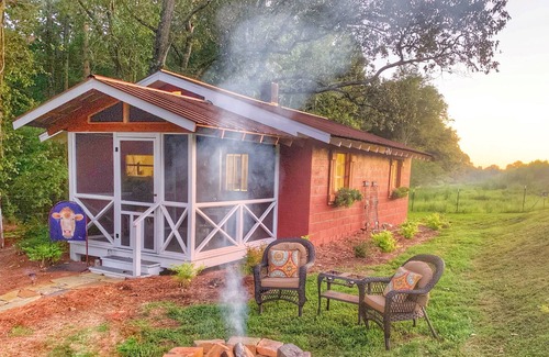 Cornelia Cottage | ❤️Helen, Ga! Perfectly Quirky Chandelier Cottage - 5 Stars Hurry! Book Now!