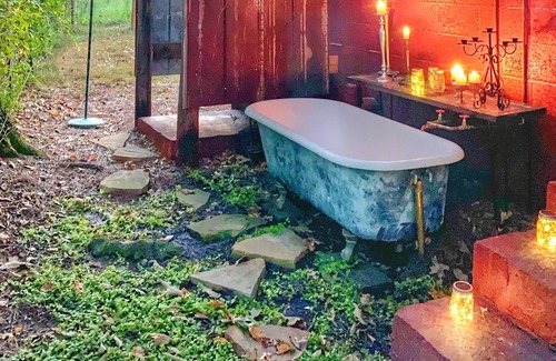 Cornelia Cottage | ❤️Helen, Ga! Perfectly Quirky Chandelier Cottage - 5 Stars Hurry! Book Now!