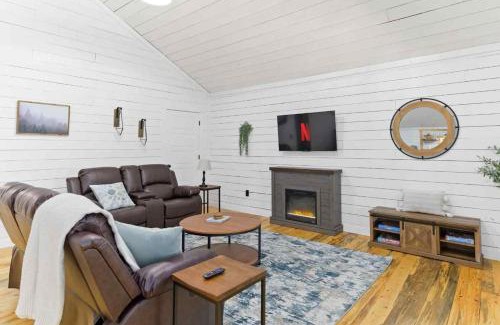 Sautee Nacoochee House | Helen Hikes Tubing 1 Acre Fire Pit