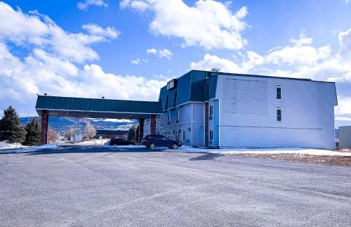 Helena Hotel | Helena Inn - Airport
