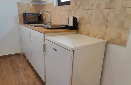 Paradisi Apartment | Helena Private Apartment near Airport