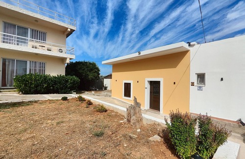Paradisi Apartment | Helena Private Apartment near Airport