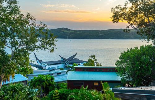 Hamilton Island House | Heliconia 1 Hamilton Island 3 Bedroom Ocean Views with Golf Buggy