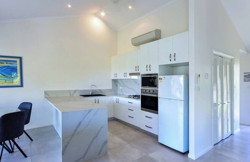 Hamilton Island Apartment | Heliconia Grove 7