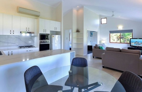 Hamilton Island Apartment | Heliconia Grove 7