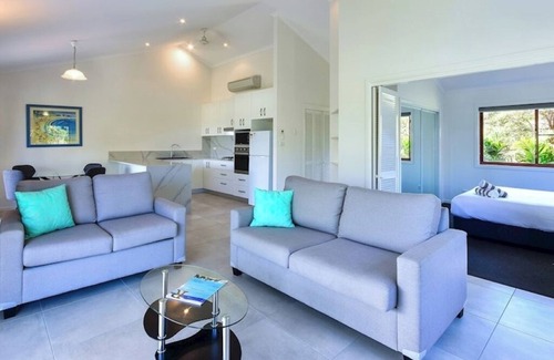 Hamilton Island Apartment | Heliconia Grove 7