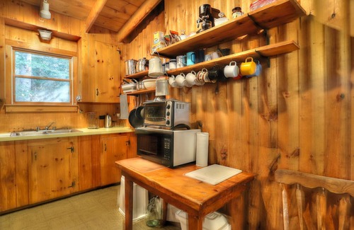 Rangeley House | 🐾Helidoni Camps - Charming vacation retreat located in Mooselookmeguntic Lakes Bugle Cove