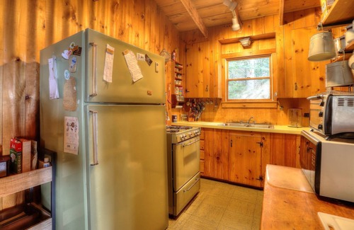 Rangeley House | 🐾Helidoni Camps - Charming vacation retreat located in Mooselookmeguntic Lakes Bugle Cove