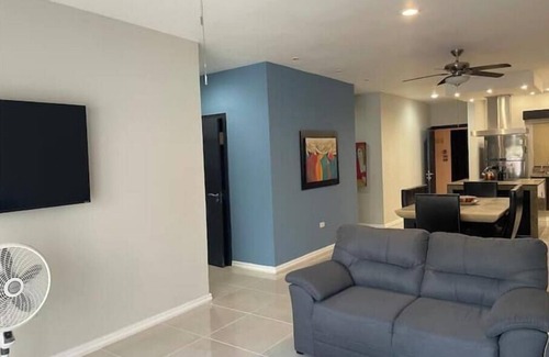 Downtown Villa | Heliko, 2 blocks from the beach!