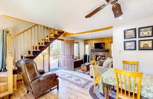 Cedar Glen House | Heliotrope Hideaway