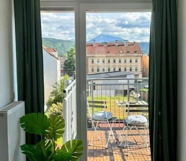 Klagenfurt am Woerthersee Apartment | Helle Dachgeschosswohnung im Zentrum