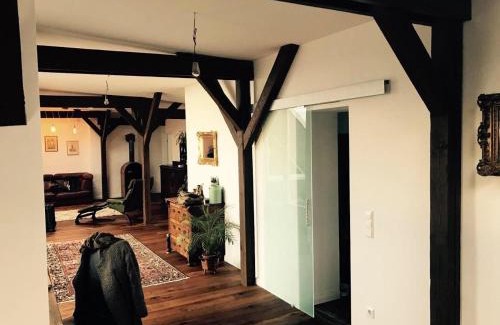 Lichtenberg Apartment | Helle Dachgeschosswohnung für 8 Personen in zentraler Lage