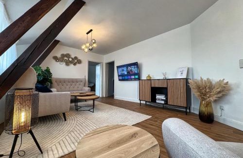 Schwerin Apartment | Helle großzügige Dachgeschoss Wohnung I Parkplatz I Schloss Blick #Cosiness Company