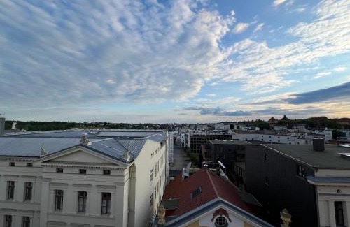 Schwerin Apartment | Helle großzügige Dachgeschoss Wohnung I Parkplatz I Schloss Blick #Cosiness Company