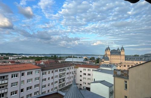 Schwerin Apartment | Helle großzügige Dachgeschoss Wohnung I Parkplatz I Schloss Blick #Cosiness Company