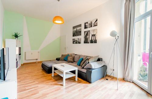 Magdeburg Apartment | Helle Wohnung mit Balkon zum grünen Innenhof - WLAN, 4 Schlafplätze