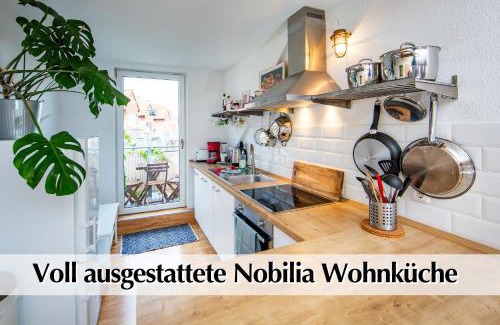 Andreasvorstadt Apartment | Helles 80m2 Maisonette-Loft mit Balkon, Kingsize Bett, Smart-TV, etc