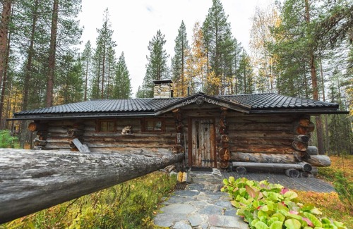 Sirkka Cabin | Hellevi Log Cabin by Aavalevi Holidays