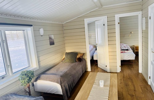 Hvolsvollur Hotel | Hellisholar Cottages