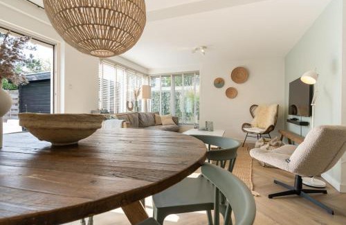 Groot Valkenisse House | Hello Zeeland - Vakantiewoning Beach Lodge Zilt