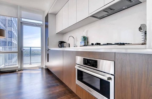 Hell's Kitchen Apartment | Hells Kitchen 2 BR Uptown/river views | Work Desk+High Speed Internet